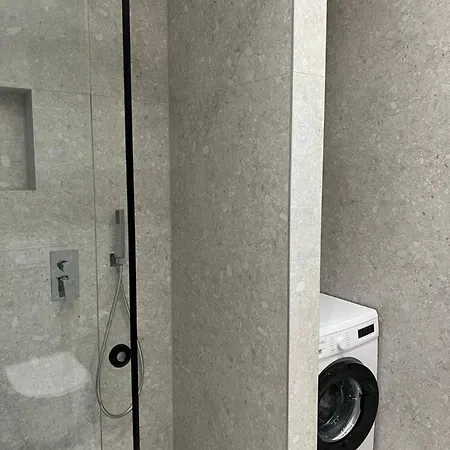 Lindi's 8/1 Apartman *